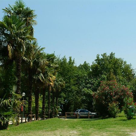 Camping Zocco Манерба-дель-Гарда Экстерьер фото