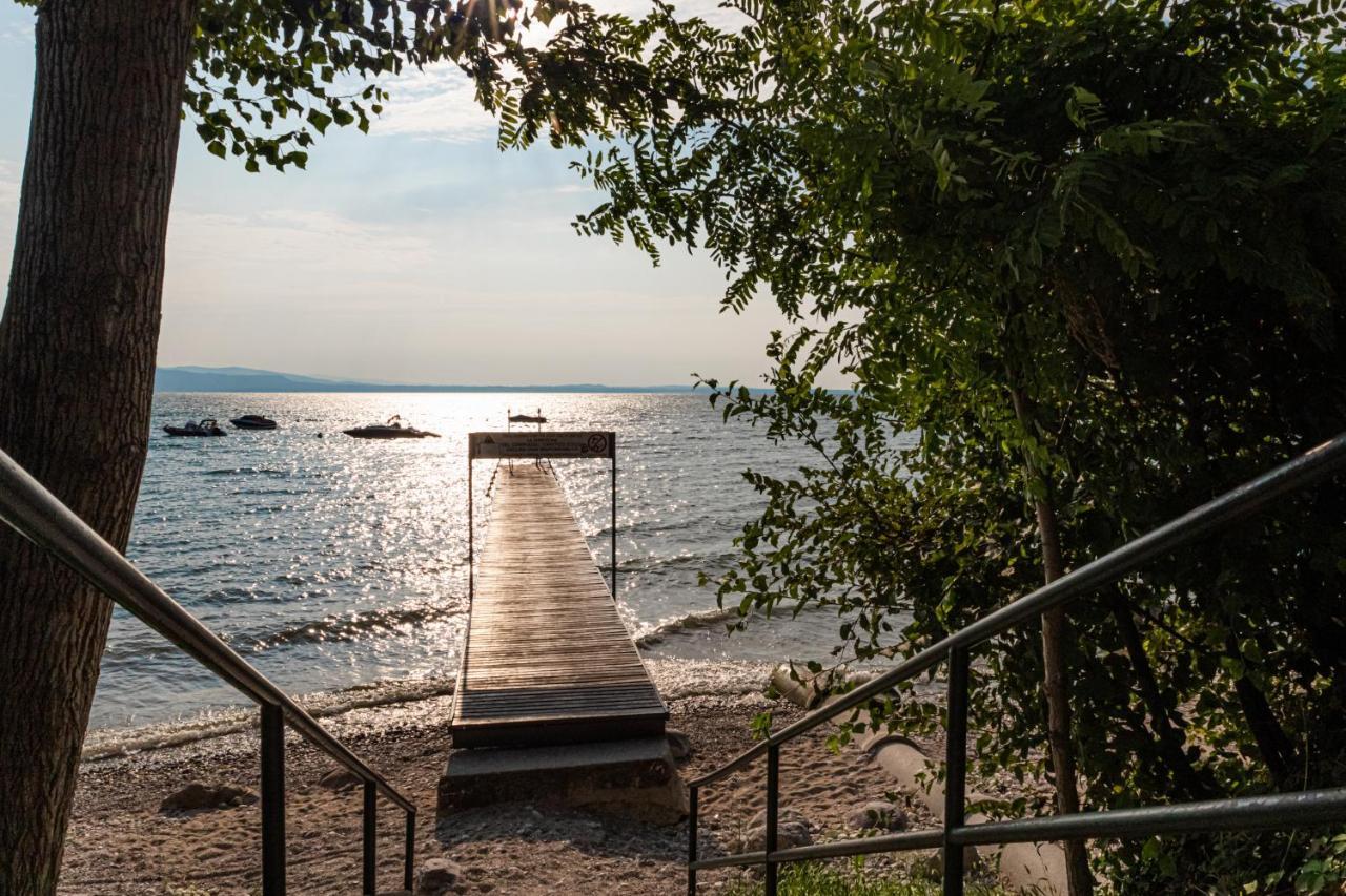 Camping Zocco Манерба-дель-Гарда Экстерьер фото